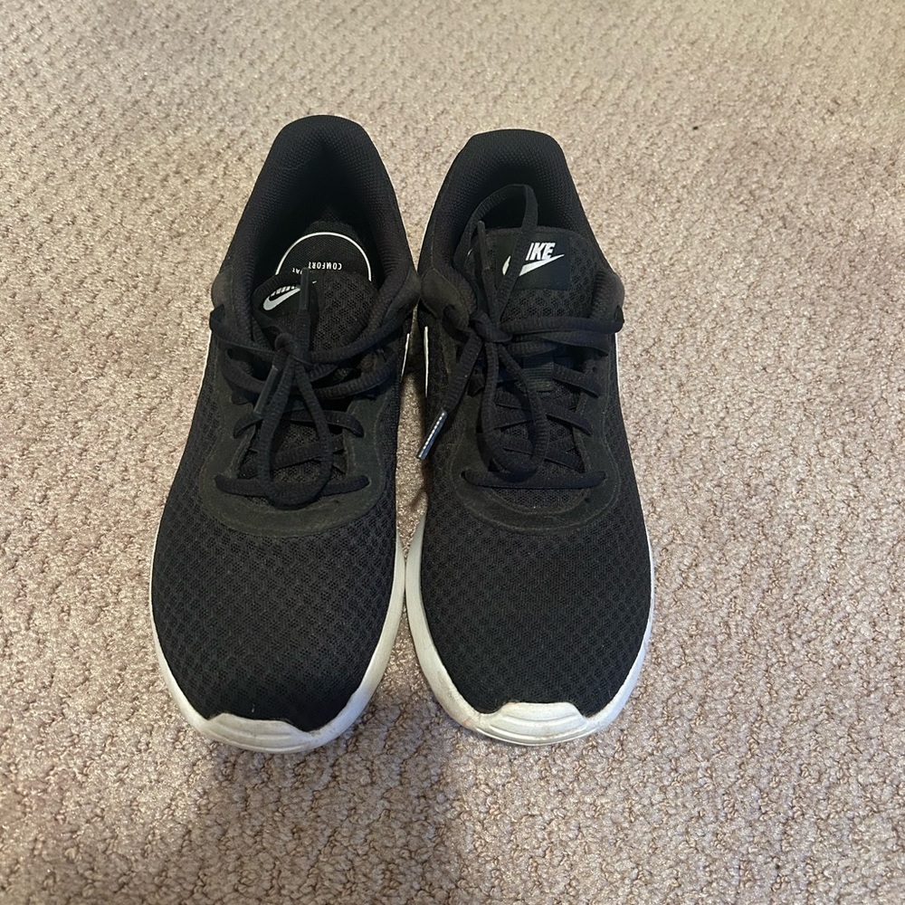 Women’s Nike Black Athletic Sneakers S7
